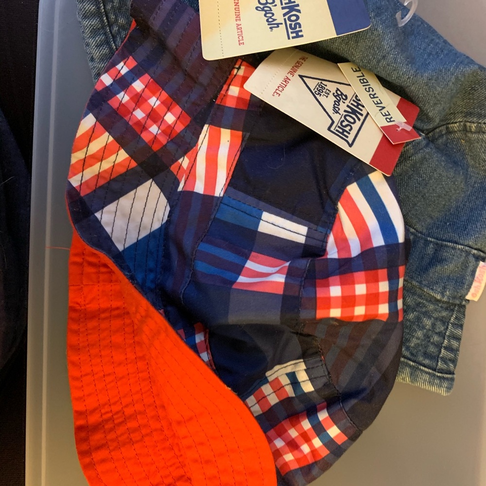 🆕 Set of 2 hats for ages 2-4 (reversible)